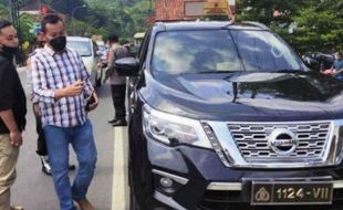 Pakai Pelat Nomor Dinas Polisi Palsu, Pengemudi Ketahuan di Pos Penyekatan