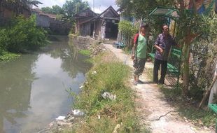 Warga Keluhkan Bau Tak Sedap di Sungai Kampung Klaten, Ternyata Ini Penyebabnya