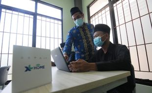 Angkat Literasi Digital Pesantren, XL Axiata Donasikan 100 Laptop