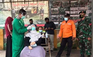 Mahasiswa Purwokerto Dites Antigen Sebelum Berunjuk Rasa