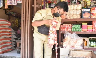 Sidak di Pasar Jongke & Karangpandan Karanganyar, Petugas Temukan Makanan Kedaluwarsa