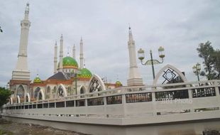 Bupati Sukoharjo Salat Id di Masjid Agung Baiturrahmah, Minggu 10 Juli