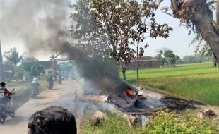 Angkut Bensin 600 Liter, Mobil Milik Warga Sukoharjo Ludes Terbakar di Desa Gunting Klaten