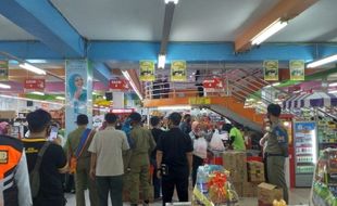 Duh! Pusat Perbelanjaan dan Tempat Makan di Jalan Lawu Karanganyar Masih Timbulkan Kerumunan