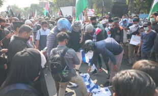 Terdengar Letusan Mirip Tembakan Saat Polisi Bubarkan Demo Palestina Di Solo, Ternyata...