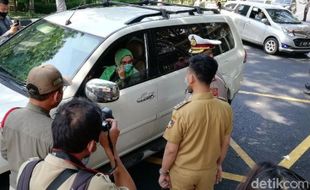 Waduh! Wali Kota Solo Gibran Terlibat Debat Dengan Dosen di Pos Penyekatan Jurug