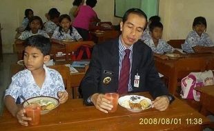 Viral Foto Jokowi Saat Jadi Wali Kota Solo, Menu Makanannya Curi Perhatian