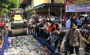 Gibran & Forkopimda Solo Musnahkan Miras, Ada Yang Harganya Ratusan Ribu Rupiah Sebotol