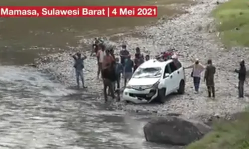 Minibus Terjun ke Sungai karena Sopir Mengantuk, 3 Penumpang Hilang