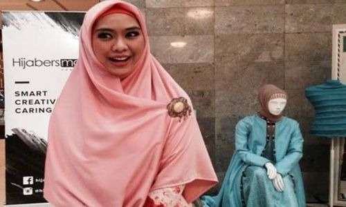 Diisukan Jadi Isteri Ketiga Uje, Begini Respons Oki Setiana Dewi