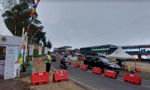 Pedagang di Cemara Kandang Karanganyar Protes Warungnya Sepi Karena Penyekatan