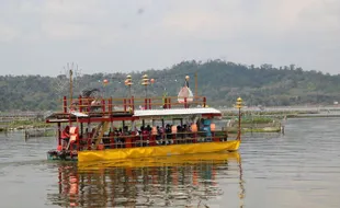 Perahu Wisata Rawa Jombor Diizinkan Beroperasi hingga Pukul 21.00 WIB