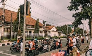 Milad Ke-19, PKS Sragen Bagi-Bagi 19.000 Takjil Sembari Kenalkan Logo Baru