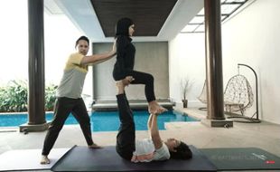 Atta-Aurel Ikut Yoga Kamasutra, Ini Efeknya untuk Kesuburan Pasutri