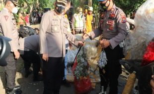 Polisi Ponorogo Gelar Razia, Balon Udara dan Ratusan Petasan Disita