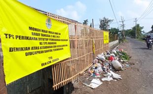 Sudah Ditutup, Warga Masih Saja Nekat Buang Sampah di TPS Perikanan Sragen