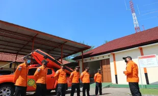 Hendak Selfie, Paman dan Keponakan Terseret Ombak Pantai Menganti Kebumen