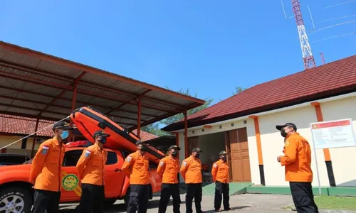 Hendak Selfie, Paman dan Keponakan Terseret Ombak Pantai Menganti Kebumen