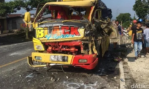 Rem Blong Truk Tabrak 3 Motor di Wonosobo, 4 Orang Meninggal