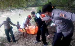 Medan Curam, Polisi Kerja Keras Evakuasi Mayat di Sungai Lusi