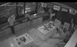 Pencurian Toko Ponsel di Madiun Terekam CCTV, Pelaku Kenakan Masker