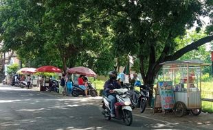 Pedagang Malam di Sragen Berharap Dampak Positif dari Penurunan Level PPKM