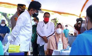 Vaksinasi Massal di Pati Sasar Ribuan Buruh PT Dua Kelinci