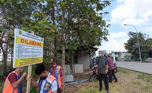 Marak Bangunan Liar di Tepi Jalan Solo-Purwodadi, Ini Sebabnya!