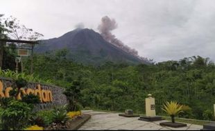 Merapi Muntahkan Awan Panas ke Arah Tenggara