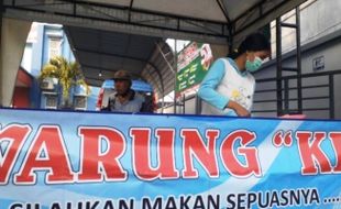 Jaring Akseptor Baru dan Makan Gratis di Warung KB Blora