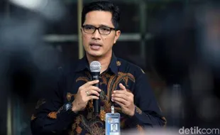 Febri Diansyah Pastikan Dampingi Putri Candrawathi ke Bareskrim Polri