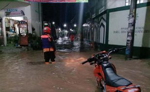 Sungai Garuda Sragen Meluap, 4 Jam Banjir Genangi Wilayah 3 Desa/Kelurahan