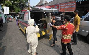 Gibran Larang Pedagang Bermobil Dari Zona Merah Masuk Kawasan Pasar Klewer Solo