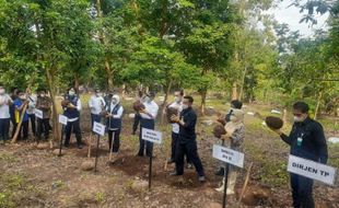 Panen Bersama di Madiun, Mentan dan Menko PMK Dorong Industri Pengolahan Porang