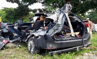 Terlibat Tabrakan Beruntun di Tol Boyolali, Mobil Disopiri Warga Laweyan Solo Ringsek