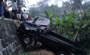 Sopir Lelah Dan Ngantuk, Pikap Nyemplung Sungai Sedalam 15 Meter Di Jumantono Karanganyar