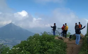 Pemandangan dari Puncak Gunung Telomoyo dan Awang-Awang Sky View