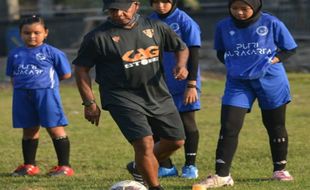 Sepak Bola Putri Indonesia, Kota Solo Punya Putri Surakarta