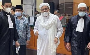 Terbukti Sebarkan Berita Bohong, Habib Rizieq Divonis 4 Tahun Penjara