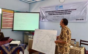 Dosen PKh UNS Solo Dampingi SLB di Klaten Manfaatkan Aplikasi Braille Converter