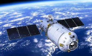 Astronot China Berjalan Tandem di Antariksa