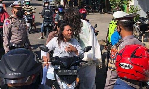 Hiii, Ada 'Kuntilanak' Saat PPKM Darurat di Ponorogo