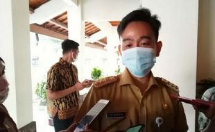 Sebelum Positif Covid-19, Wali Kota Solo Gibran Kunjungi Sentra Vaksinasi dan Isolasi Terpusat