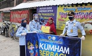 Kantor Imigrasi Solo Bagikan Sembako Untuk Warga Terdampak PPKM