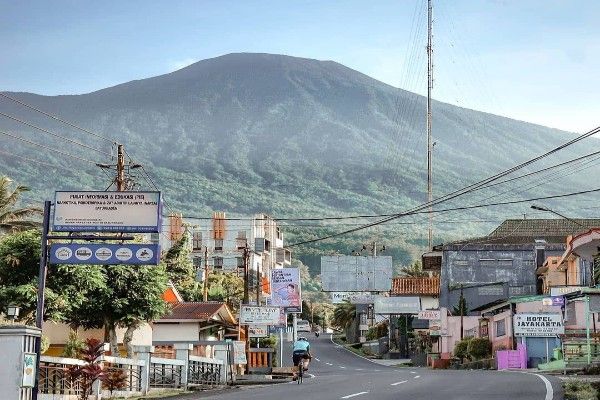 Kini Berstatus Waspada, Intip Sejarah Erupsi Gunung Slamet