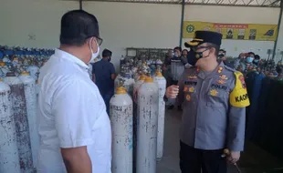 Anggota Satpol PP Dikerahkan Antar Oksigen ke RS Karanganyar