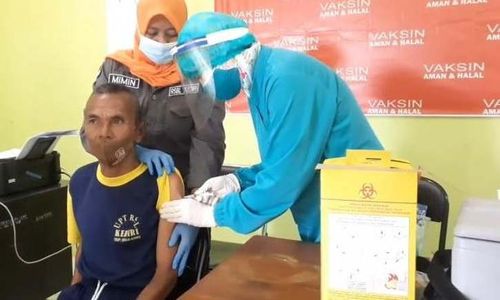 Pengidap Gangguan Jiwa di Madiun Divaksin, Perlu Trik Khusus Agar Tidak Ngamuk