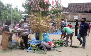 Dipercaya Ada Penunggunya, Sumur Kawak Jadi Lokasi Upacara Sakral Bersih Desa di Sragen