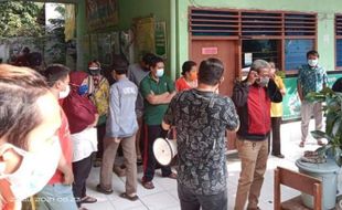 Enggan Sekolah di Lingkungan Mereka Jadi Tempat Isolasi, Warga Surabaya Demo