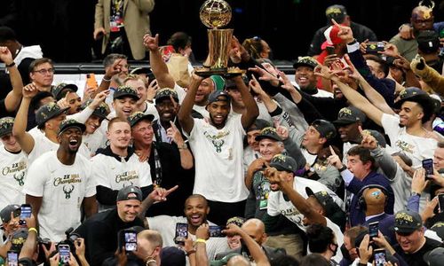 Bucks Juara NBA, Warga Kota Milwaukee Larut dalam Suka Cita